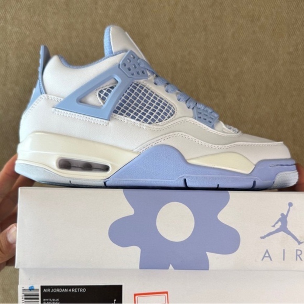 Wmns Air Jordan Retro 4s 'Forget me not'